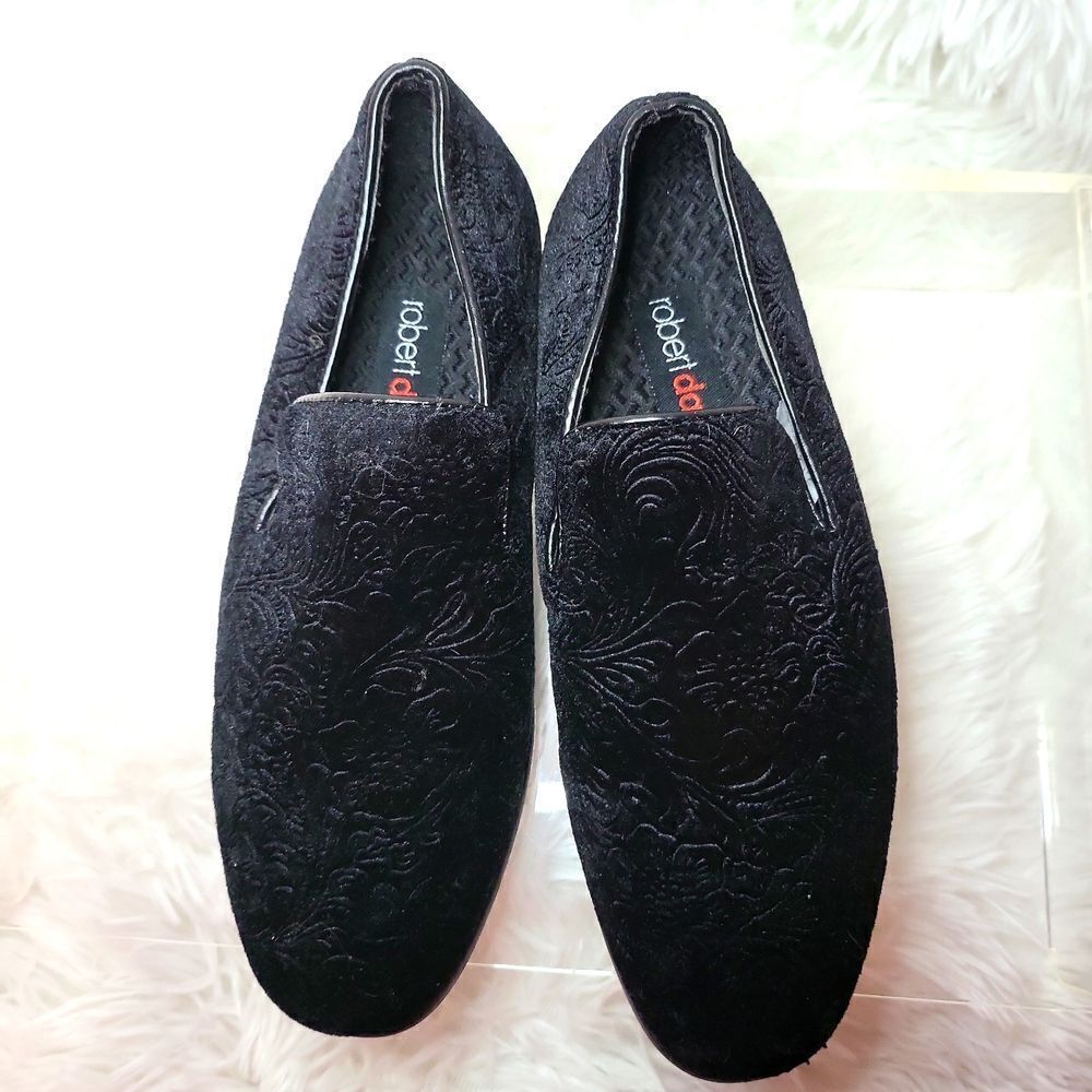 Robert David boys size 1 med,velvet top inprinted style, very classy dress shoes